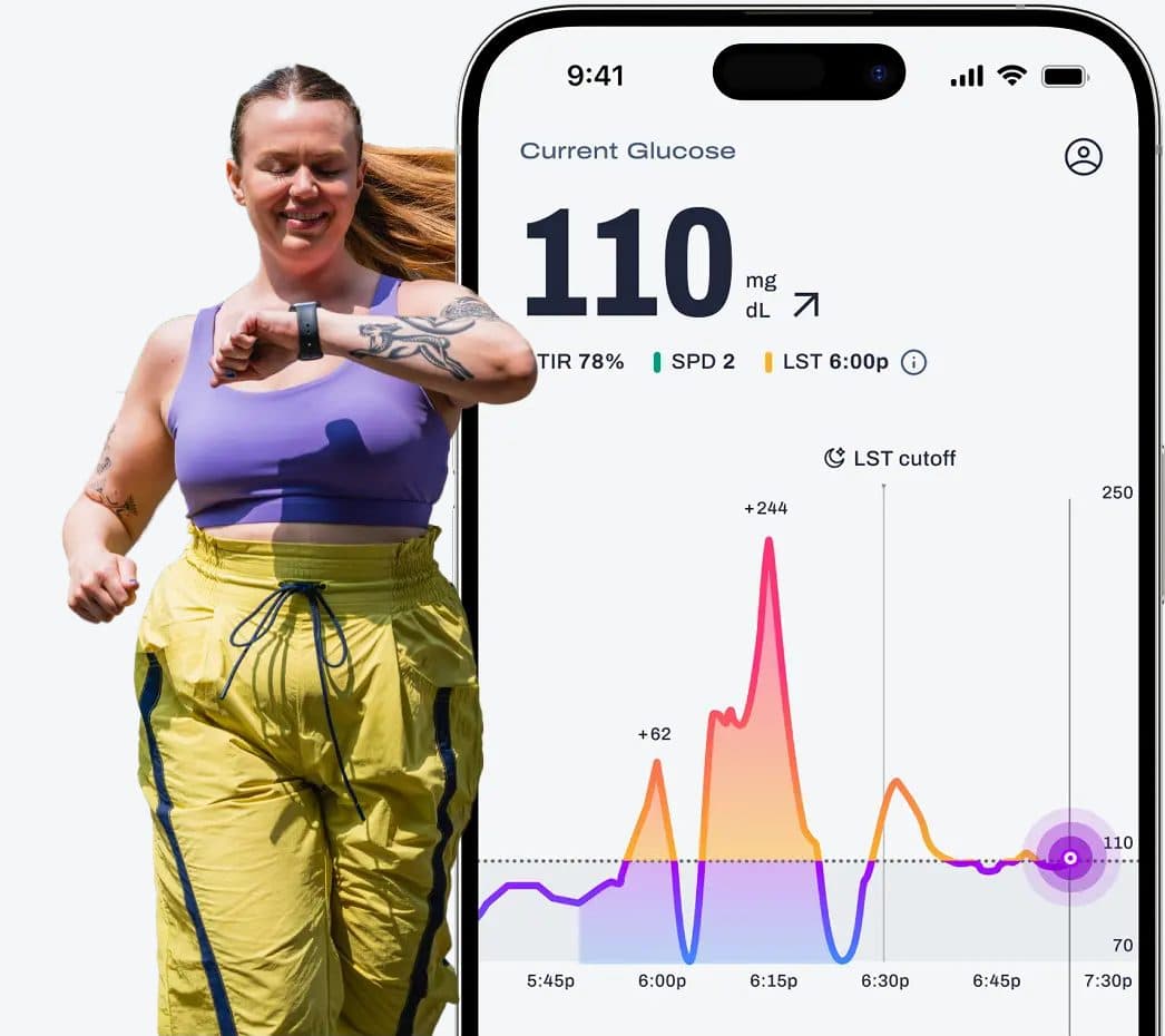 Member holding a phone with the Signos app over a picnic spread